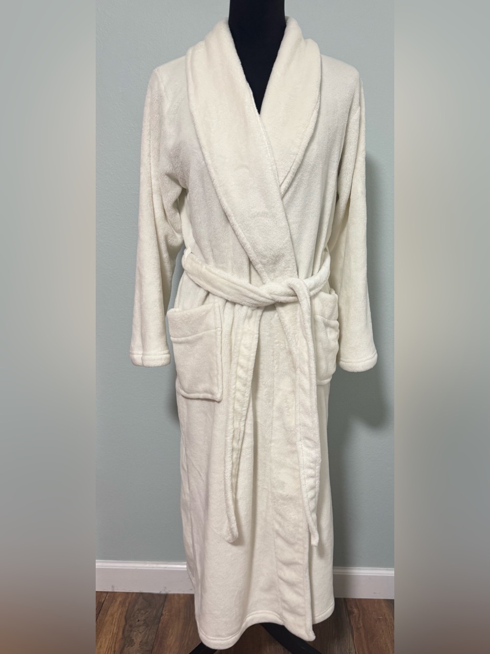 SOMA Ivory Intimates Plush Fleece Long Bathrobe